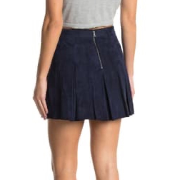 NWT ALICE + OLIVIA Lee Suede Box Pleated MiniSkirt - Picture 5 of 9